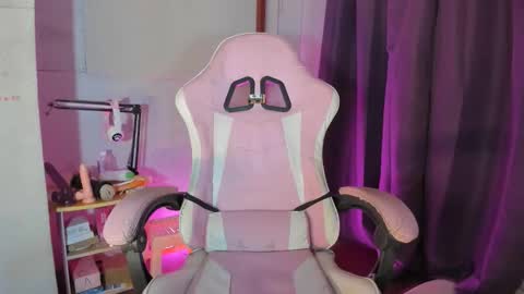 Snapshot of angelmoanster2 chatting on April 8, 1:49 am angel online show from April 8, 1:49 am