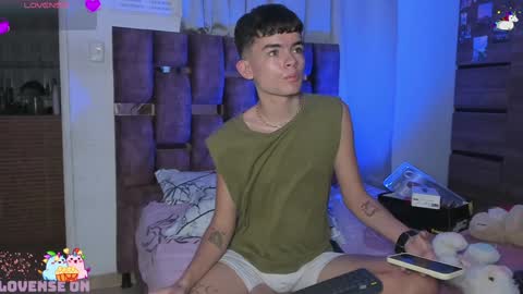 Snapshot of angelocute_ chatting on January 25, 10:39 pm Angelo I work from home this is my room online show from January 25, 10:39 pm