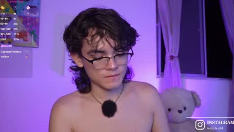 Snapshot of angelocute_ chatting on July 18, 1:54 am Angelo I work from home this is my room online show from July 18, 1:54 am