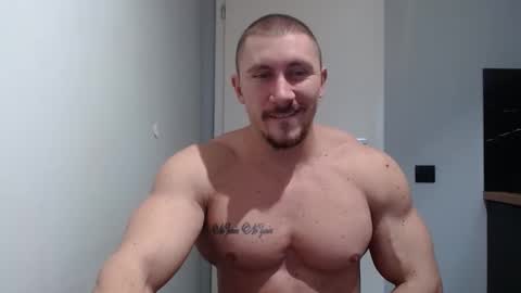  ------- SEX SHOW WITH GUYS AND GIRLS  MUSCLE SHOW online show from December 3, 12:49 pm