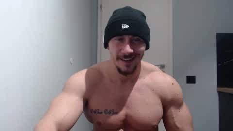  ------- SEX SHOW WITH GUYS AND GIRLS  MUSCLE SHOW online show from January 9, 7:40 pm