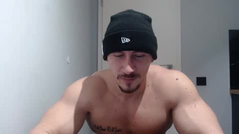  ------- SEX SHOW WITH GUYS AND GIRLS  MUSCLE SHOW online show from February 1, 4:44 pm