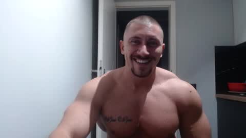  ------- SEX SHOW WITH GUYS AND GIRLS  MUSCLE SHOW online show from November 5, 5:46 pm
