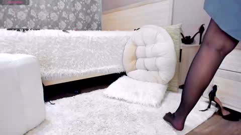 Snapshot of angelqueen1 chatting on February 18, 9:10 am Michelle online show from February 18, 9:10 am