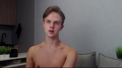 Snapshot of angelraaay chatting on September 27, 10:31 am Angel online show from September 27, 10:31 am