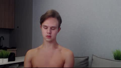 Snapshot of angelraaay chatting on October 3, 8:22 am Angel online show from October 3, 8:22 am