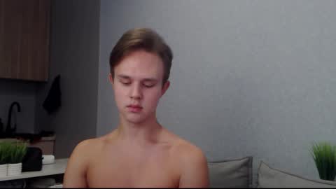 Snapshot of angelraaay chatting on October 5, 7:39 am Angel online show from October 5, 7:39 am