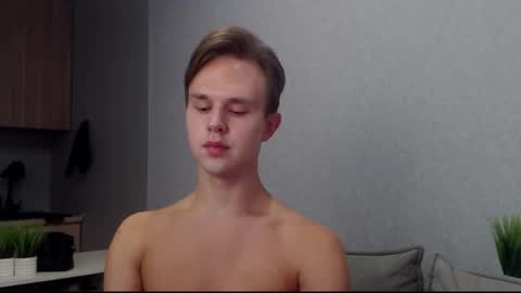 Snapshot of angelraaay chatting on October 9, 8:56 am Angel online show from October 9, 8:56 am