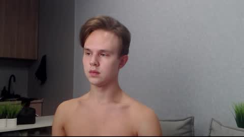 Snapshot of angelraaay chatting on October 13, 8:03 am Angel online show from October 13, 8:03 am