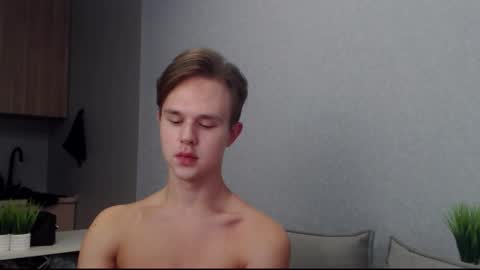 Snapshot of angelraaay chatting on October 16, 8:59 am Angel online show from October 16, 8:59 am