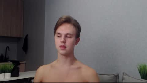 Snapshot of angelraaay chatting on October 21, 8:59 am Angel online show from October 21, 8:59 am