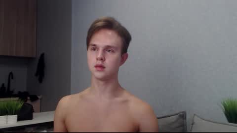 Snapshot of angelraaay chatting on October 26, 9:59 am Angel online show from October 26, 9:59 am