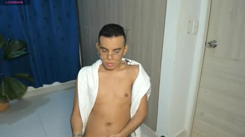 Snapshot of angels_doll chatting on October 28, 1:20 am angels_doll online show from October 28, 1:20 am