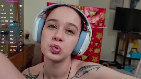 Snapshot of angels_fuck chatting on December 21, 3:36 am Chau Mist online show from December 21, 3:36 am