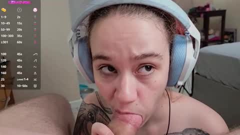 Snapshot of angels_fuck chatting on February 27, 3:25 am Chau Mist online show from February 27, 3:25 am