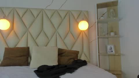 ANGIE online show from November 17, 2:01 pm