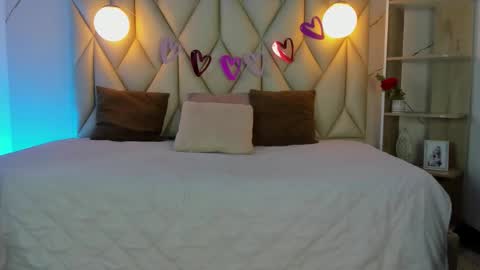 Snapshot of angelswets chatting on February 22, 1:09 pm ANGIE online show from February 22, 1:09 pm