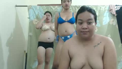 Snapshot of angelxmills chatting on March 2, 7:15 am angelxmills online show from March 2, 7:15 am