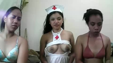 Snapshot of angelxmills chatting on April 4, 2:21 am angelxmills online show from April 4, 2:21 am