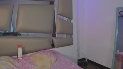 Snapshot of angely_js chatting on February 25, 11:33 pm angely_js online show from February 25, 11:33 pm