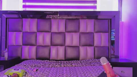 angely_js_ online show from July 31, 3:55 pm