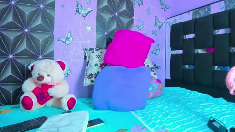 Snapshot of angi_sousxx3 chatting on January 3, 12:43 am angi online show from January 3, 12:43 am