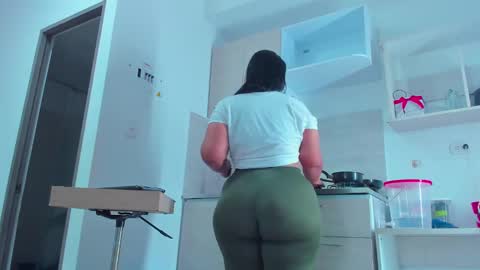 Snapshot of angi_sousxx3 chatting on January 12, 2:45 am angi online show from January 12, 2:45 am