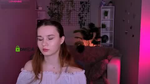 Snapshot of angie_foxy chatting on June 11, 7:23 pm Angle online show from June 11, 7:23 pm