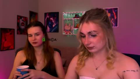 Snapshot of angie_foxy chatting on June 16, 7:27 pm Angle online show from June 16, 7:27 pm