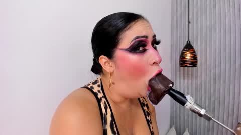 Snapshot of angie_will chatting on April 1, 5:21 pm A N G I E. online show from April 1, 5:21 pm