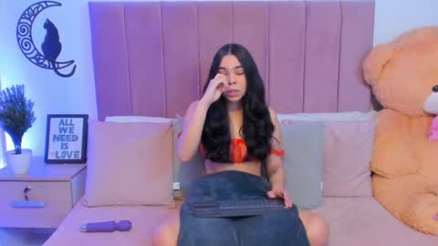 Snapshot of angiegriffin chatting on December 19, 5:51 am Milo ---- online show from December 19, 5:51 am