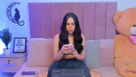 Snapshot of angiegriffin chatting on March 1, 3:32 am Milo ---- online show from March 1, 3:32 am