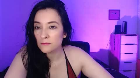 Snapshot of angiesquirt chatting on December 28, 3:26 am VALENTINA online show from December 28, 3:26 am