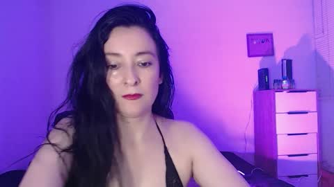 Snapshot of angiesquirt chatting on February 24, 1:02 am VALENTINA online show from February 24, 1:02 am