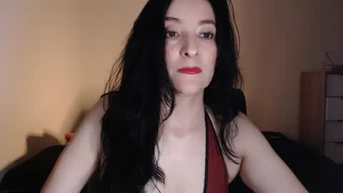 Snapshot of angiesquirt chatting on October 1, 2:17 am VALENTINA online show from October 1, 2:17 am