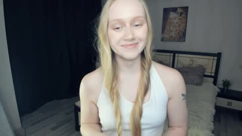 Snapshot of anhedney chatting on April 3, 7:45 pm Violet online show from April 3, 7:45 pm