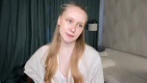 Snapshot of anhedney chatting on April 6, 7:42 am Violet online show from April 6, 7:42 am