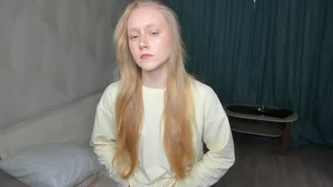 Snapshot of anhedney chatting on April 15, 7:26 am Violet online show from April 15, 7:26 am