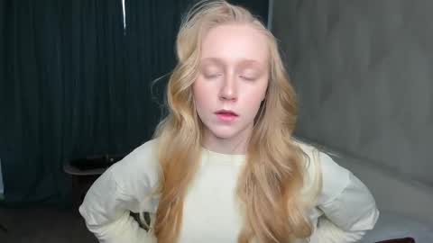 Snapshot of anhedney chatting on April 16, 6:14 am Violet online show from April 16, 6:14 am