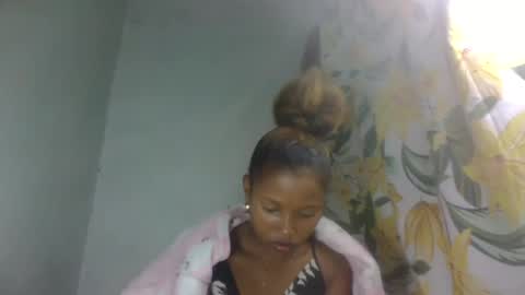 Snapshot of anichamarie0 chatting on July 20, 12:18 pm anichamarie0 online show from July 20, 12:18 pm