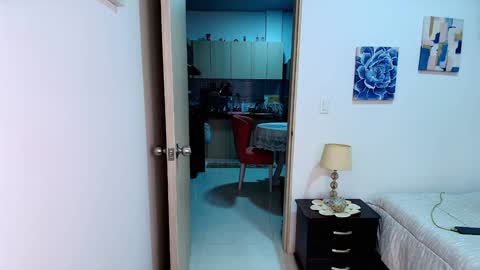 laura  online show from November 20, 1:28 am