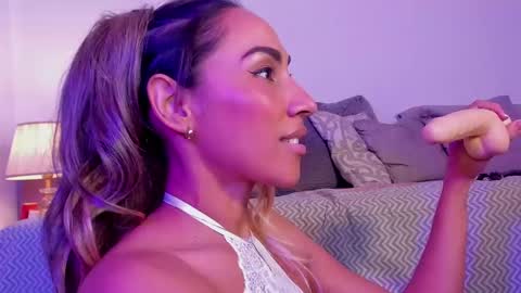 Snapshot of anierouse chatting on January 13, 4:41 pm ROUSE online show from January 13, 4:41 pm