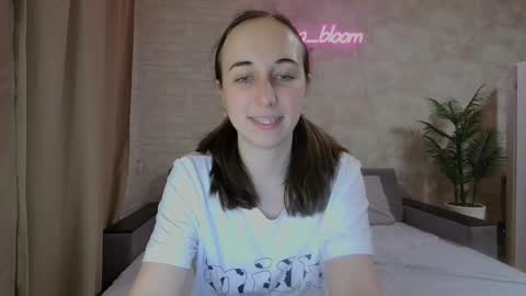 Snapshot of anikabloom chatting on January 22, 5:05 am anikabloom online show from January 22, 5:05 am