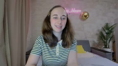 Snapshot of anikabloom chatting on February 18, 8:58 pm anikabloom online show from February 18, 8:58 pm