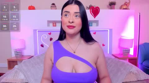 Snapshot of anikaromanof chatting on February 19, 11:39 am Anika Romano online show from February 19, 11:39 am