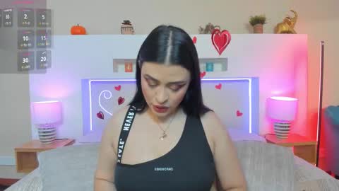 Snapshot of anikaromanof chatting on February 23, 11:18 am Anika Romano online show from February 23, 11:18 am