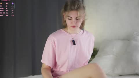 Snapshot of anishavivo chatting on December 14, 12:32 pm AnishaVivo online show from December 14, 12:32 pm