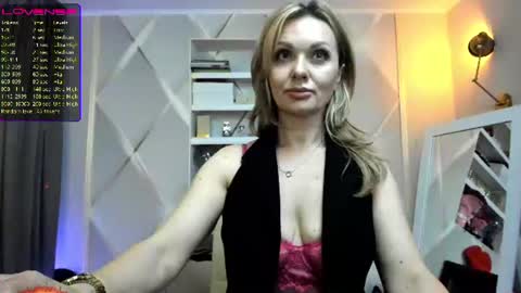 Snapshot of anita_forever chatting on June 19, 9:18 pm Anita online show from June 19, 9:18 pm