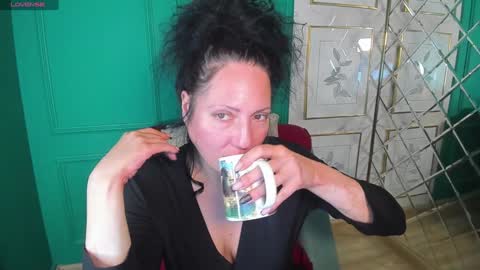 Anita online show from December 1, 4:29 pm