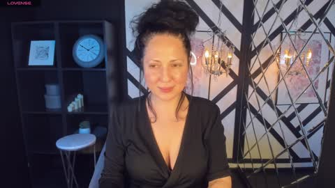 Anita online show from December 7, 9:55 pm